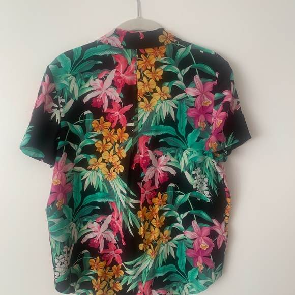 Tommy Bahama 100% Silk Short Sleeve Button Up - Picture 2 of 4